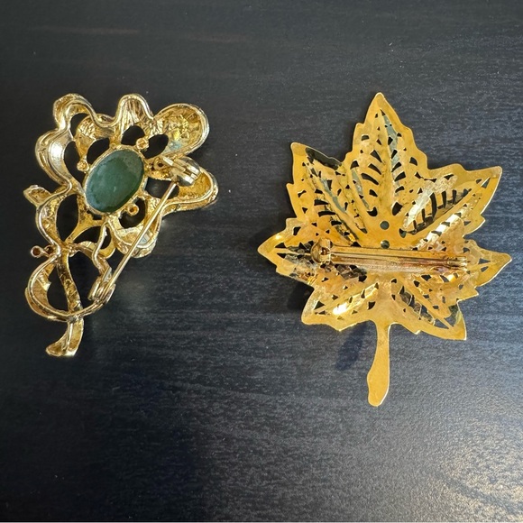 Set of 2 💛 Vintage Gold Tone Nature-Inspired Brooch Set with Green Jade Stones - Picture 6 of 16